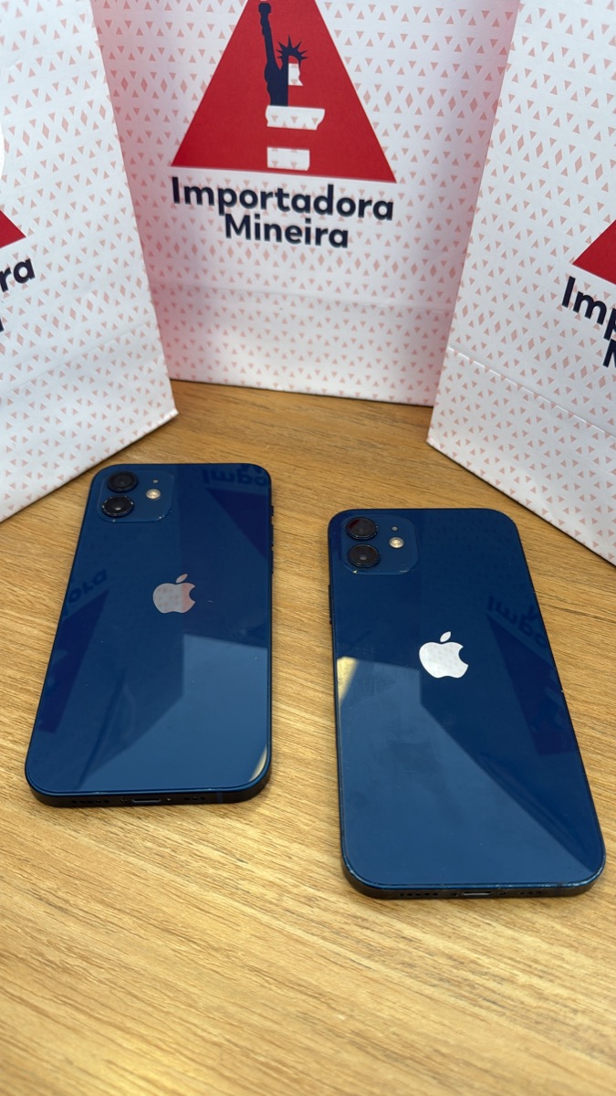 Dois iPhones azuis usados como opção de troca e upgrade